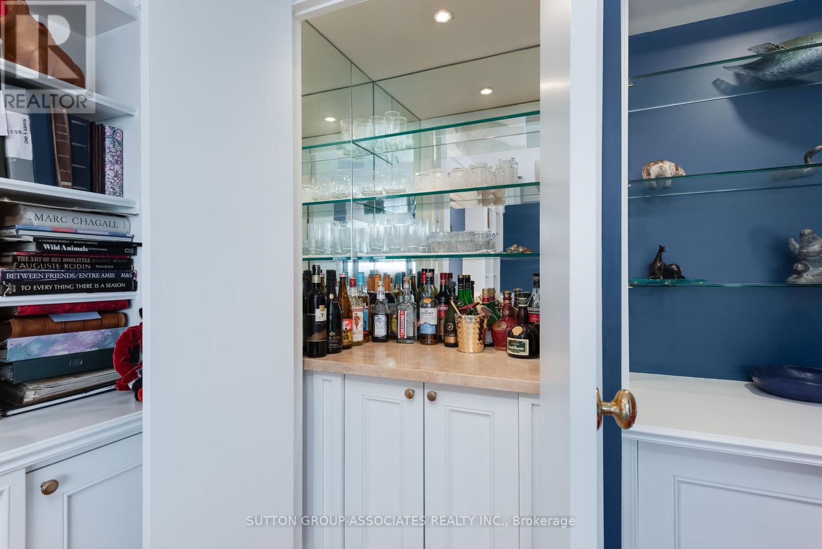 1602 - 61 St Clair Avenue W, Toronto, Ontario  M4V 2Y8 - Photo 13 - C12876076