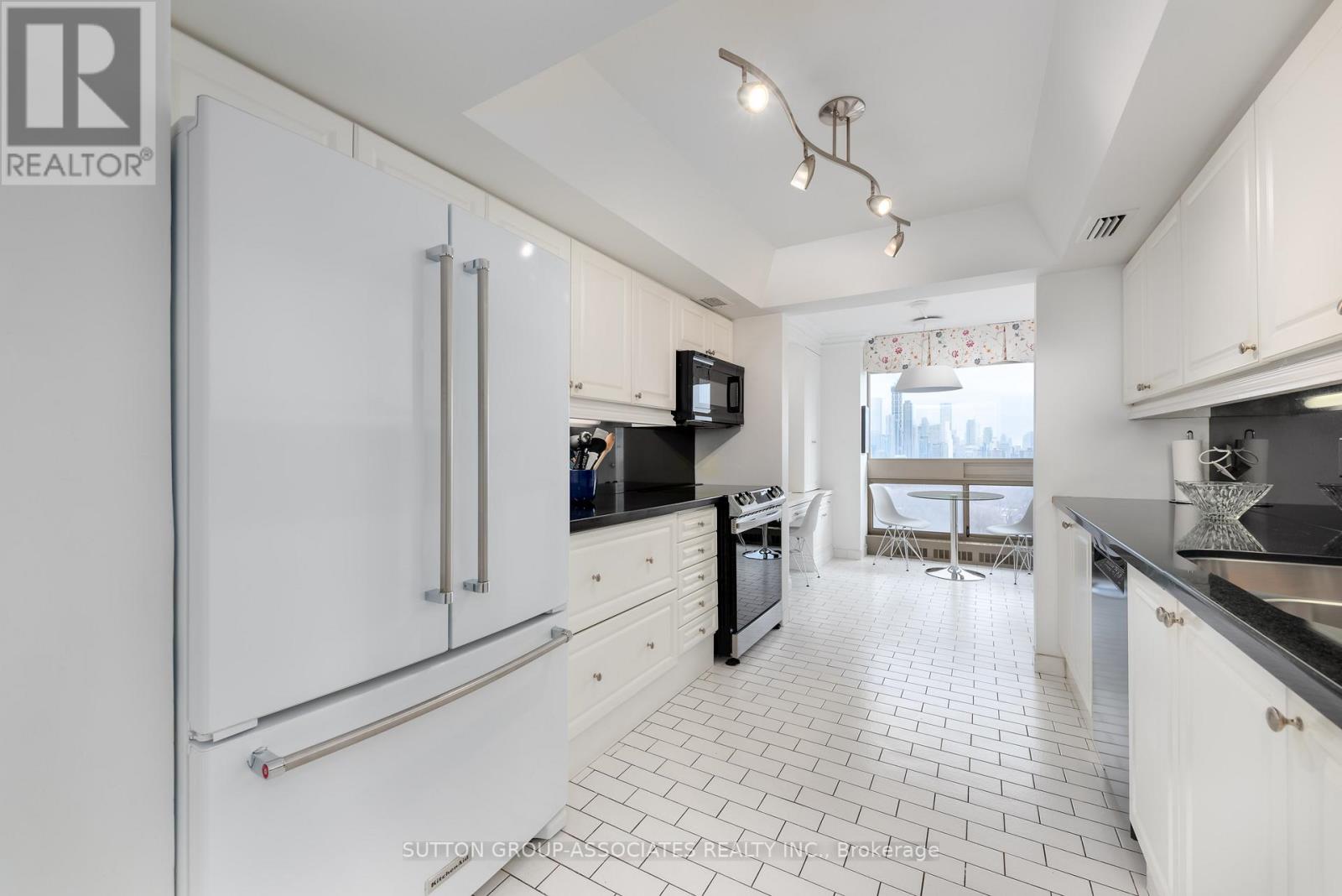 1602 - 61 St Clair Avenue W, Toronto, Ontario  M4V 2Y8 - Photo 19 - C12876076