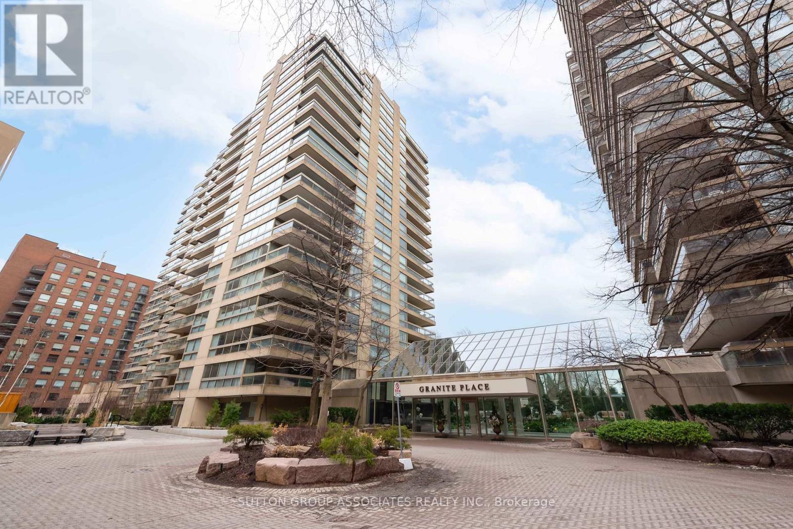 1602 - 61 St Clair Avenue W, Toronto, Ontario  M4V 2Y8 - Photo 2 - C12876076