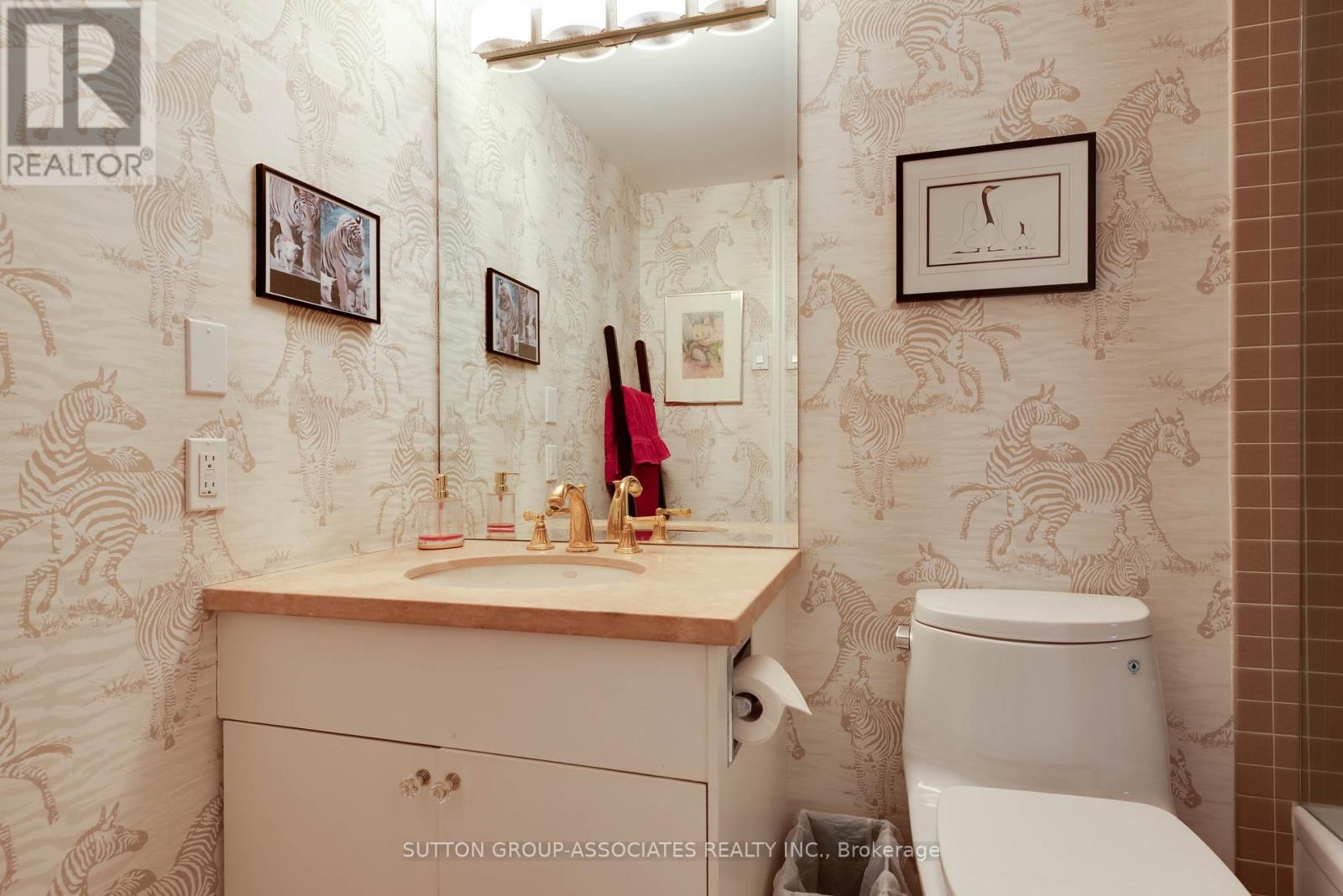 1602 - 61 St Clair Avenue W, Toronto, Ontario  M4V 2Y8 - Photo 26 - C12876076