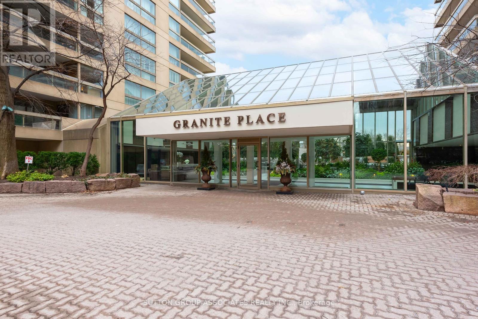 1602 - 61 St Clair Avenue W, Toronto, Ontario  M4V 2Y8 - Photo 3 - C12876076