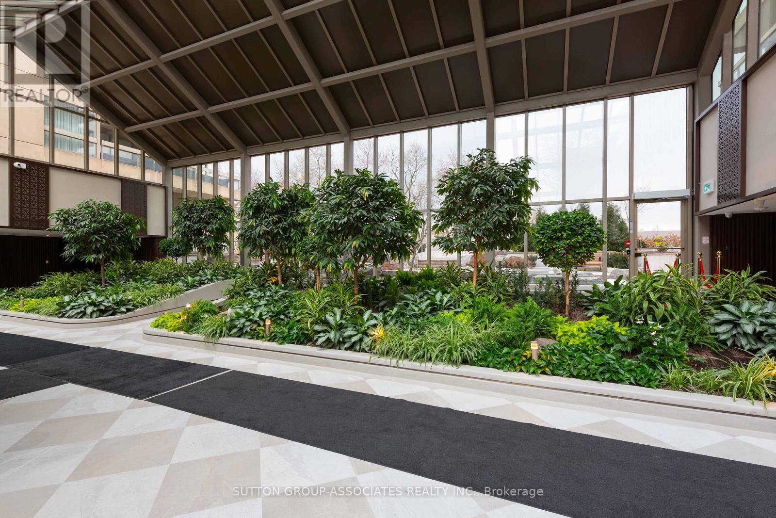 1602 - 61 St Clair Avenue W, Toronto, Ontario  M4V 2Y8 - Photo 4 - C12876076