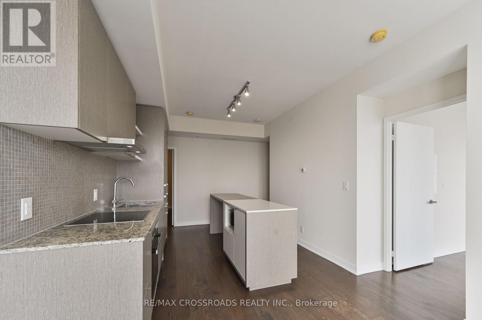 6805 - 88 Harbour Street, Toronto, Ontario  M5J 0C3 - Photo 12 - C12876122