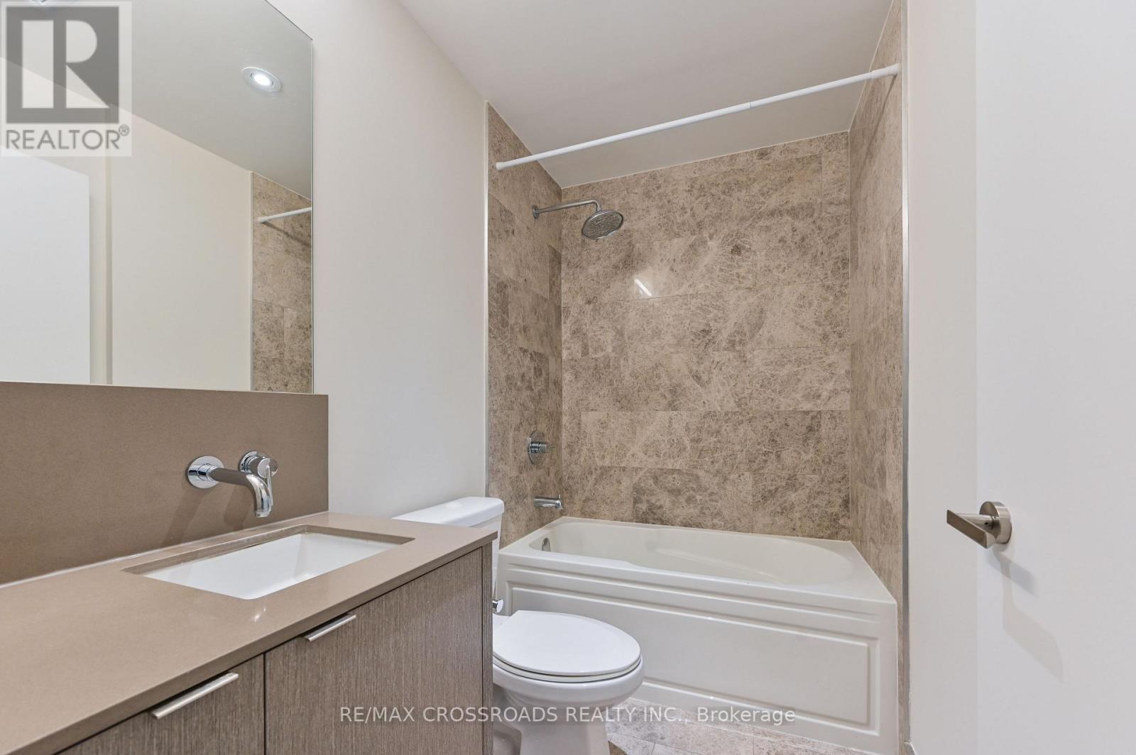 6805 - 88 Harbour Street, Toronto, Ontario  M5J 0C3 - Photo 17 - C12876122