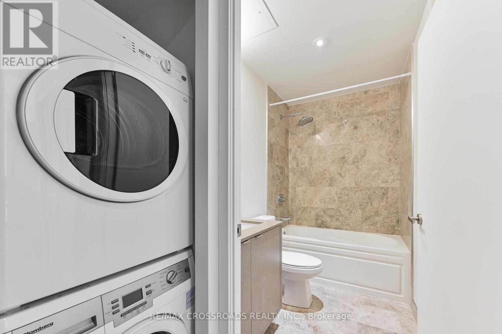 6805 - 88 Harbour Street, Toronto, Ontario  M5J 0C3 - Photo 18 - C12876122