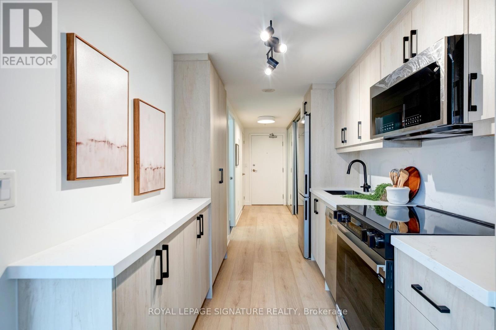 704 - 32 Camden Street, Toronto (Waterfront Communities), Ontario  M5V 0G4 - Photo 2 - C12876146