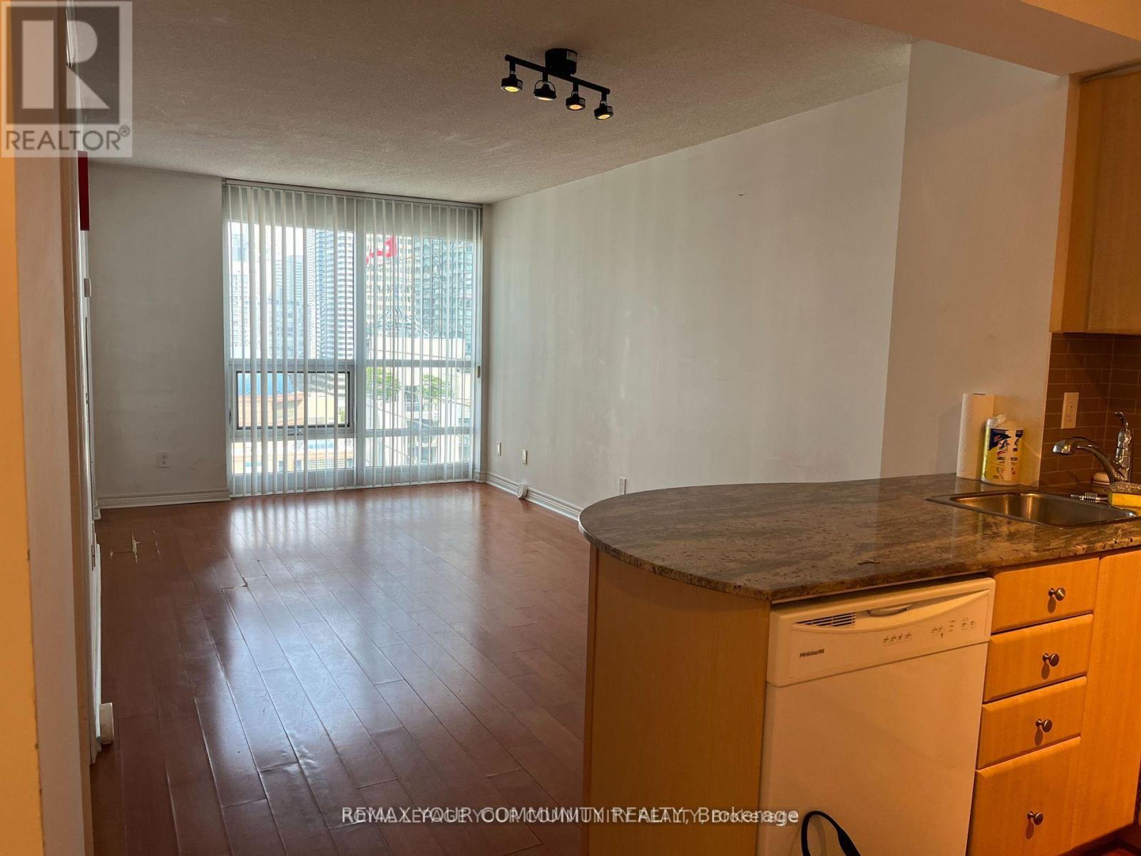 2201 - 763 Bay Street, Toronto, Ontario  M5G 2R3 - Photo 3 - C12876178