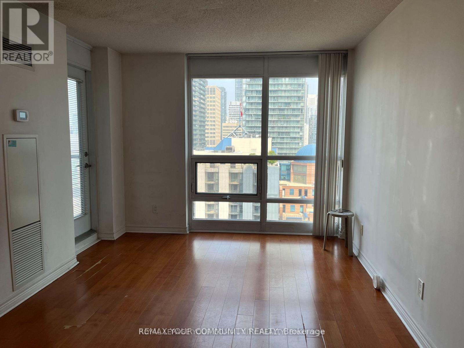 2201 - 763 Bay Street, Toronto, Ontario  M5G 2R3 - Photo 4 - C12876178