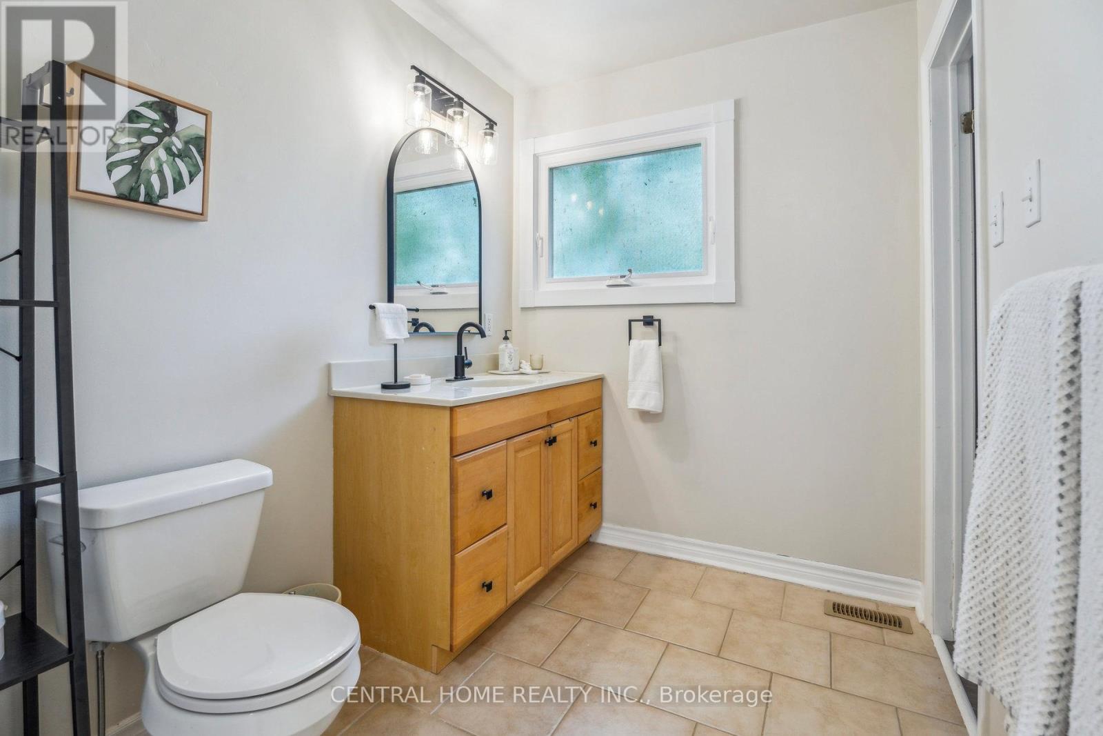 50 Metro Road S, Georgina, Ontario  L4P 3K8 - Photo 17 - N12818840