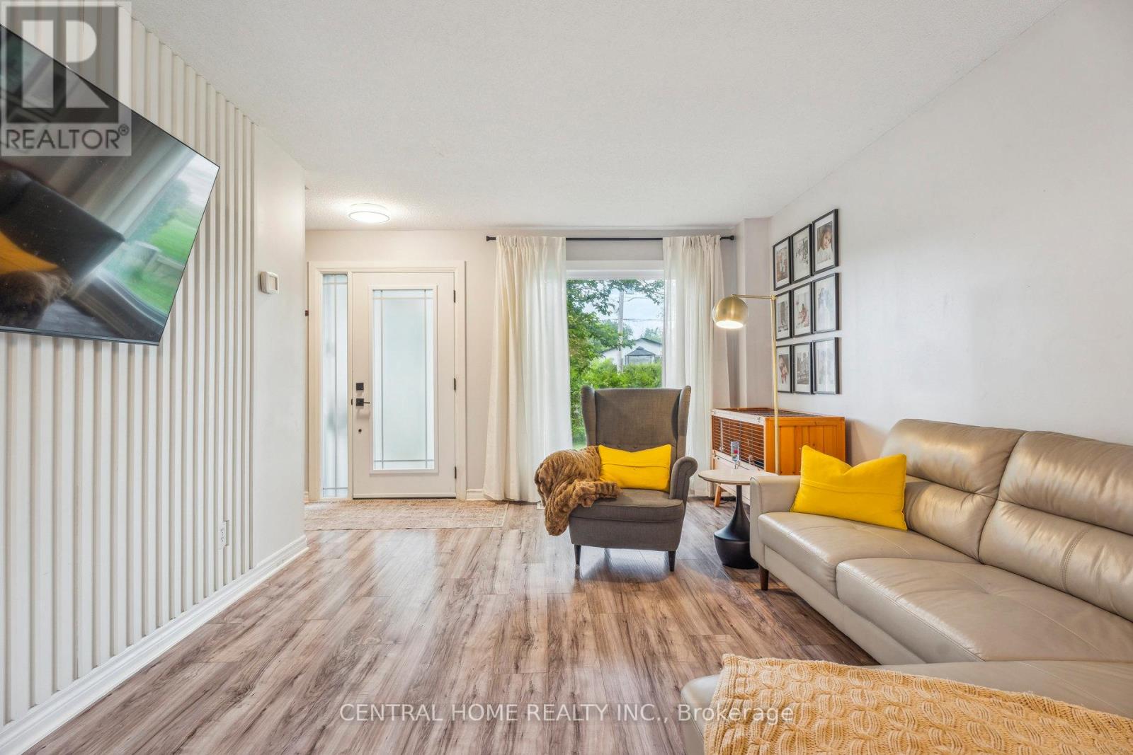 50 Metro Road S, Georgina, Ontario  L4P 3K8 - Photo 2 - N12818840