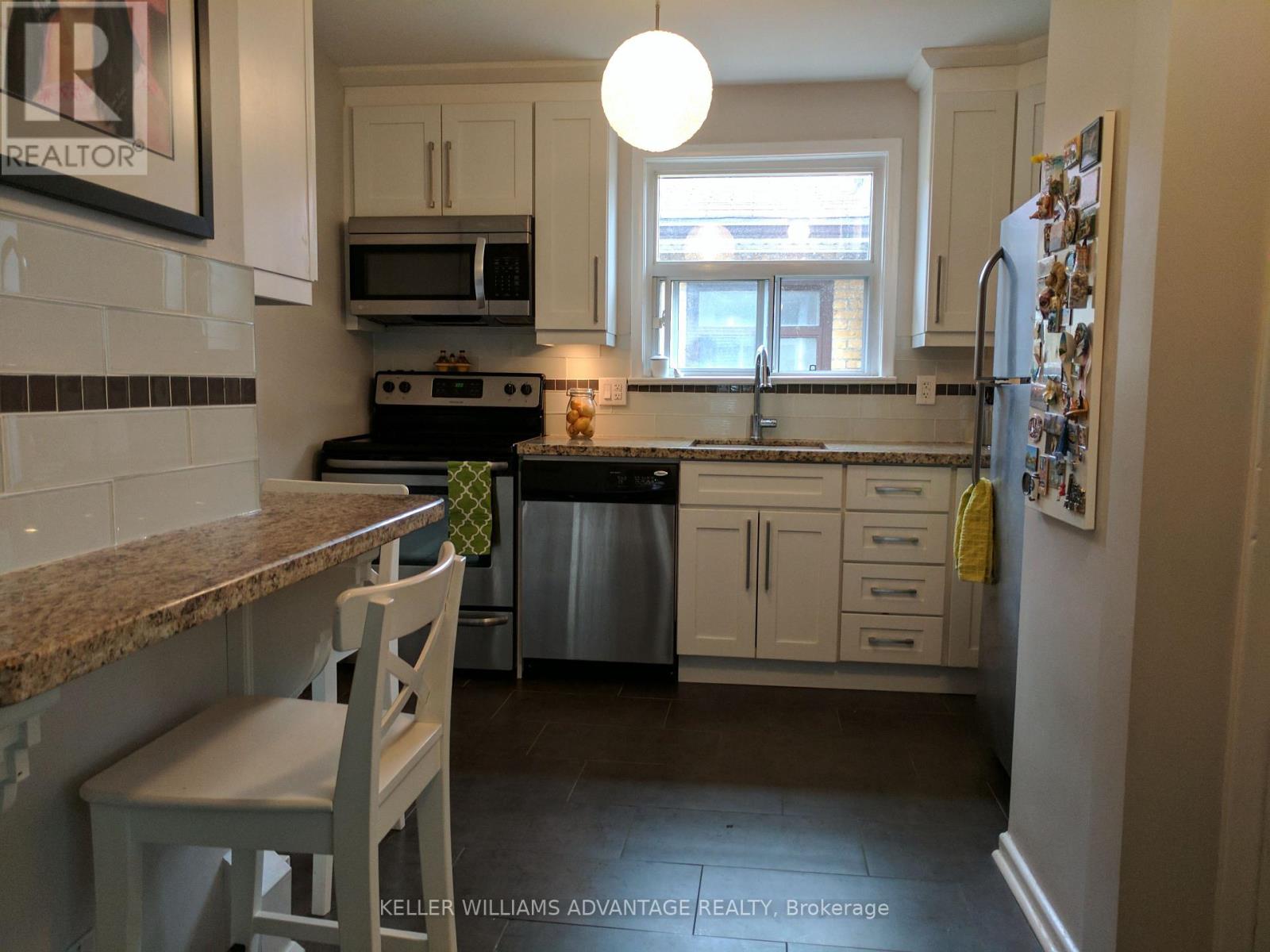 3rd Flr - 31 Glenside Avenue, Toronto, Ontario  M4L 2T6 - Photo 2 - E12876232