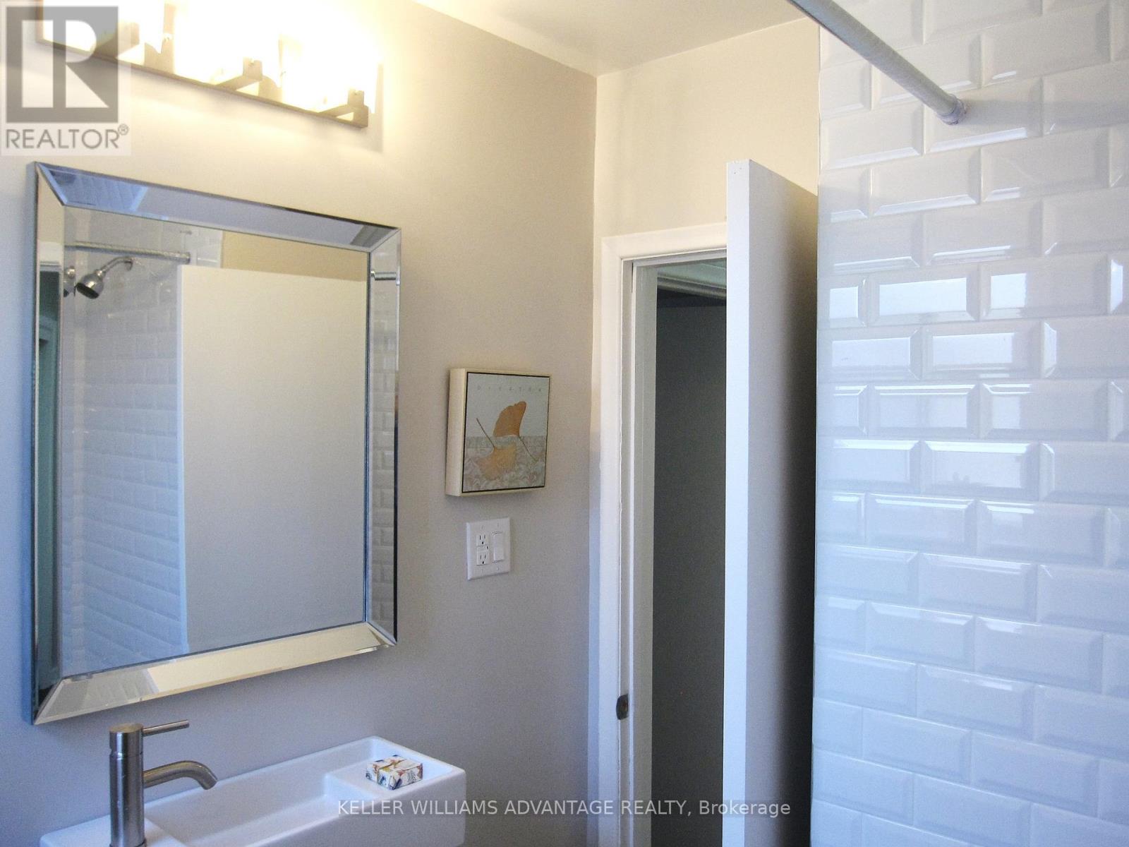 3rd Flr - 31 Glenside Avenue, Toronto, Ontario  M4L 2T6 - Photo 6 - E12876232