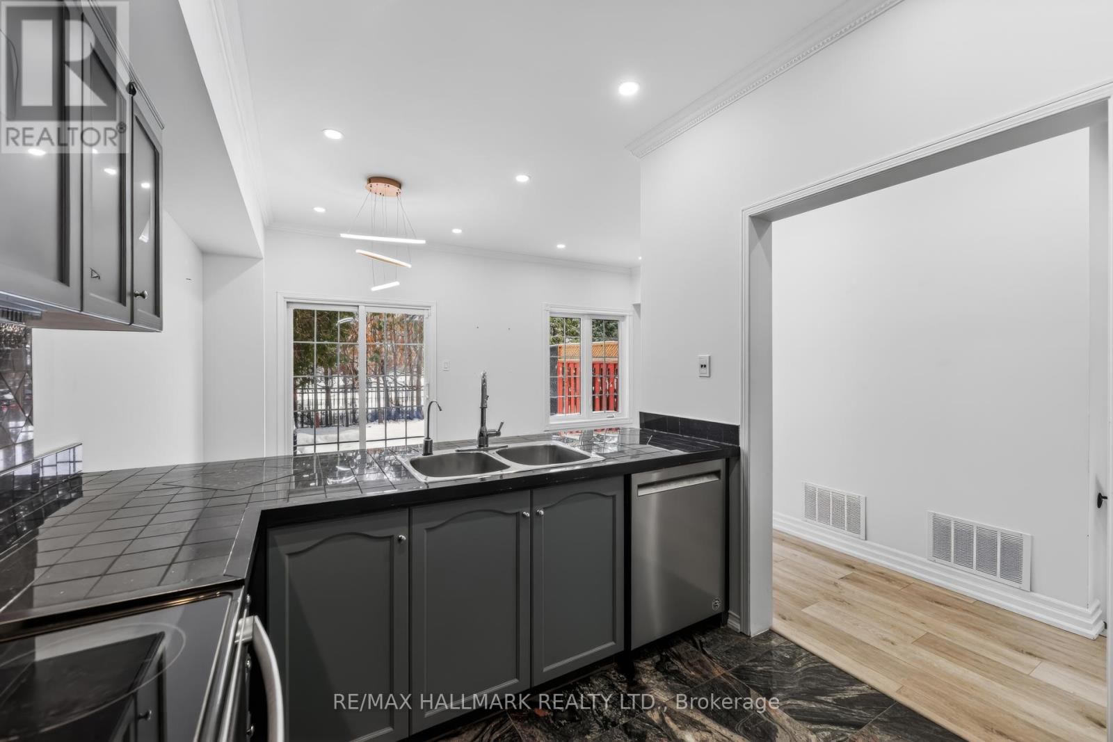 39 - 180 Blue Willow Drive, Vaughan, Ontario  L4L 9C9 - Photo 12 - N12876036