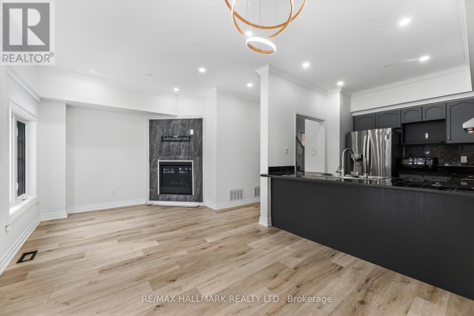 39 - 180 Blue Willow Drive, Vaughan, Ontario  L4L 9C9 - Photo 5 - N12876036