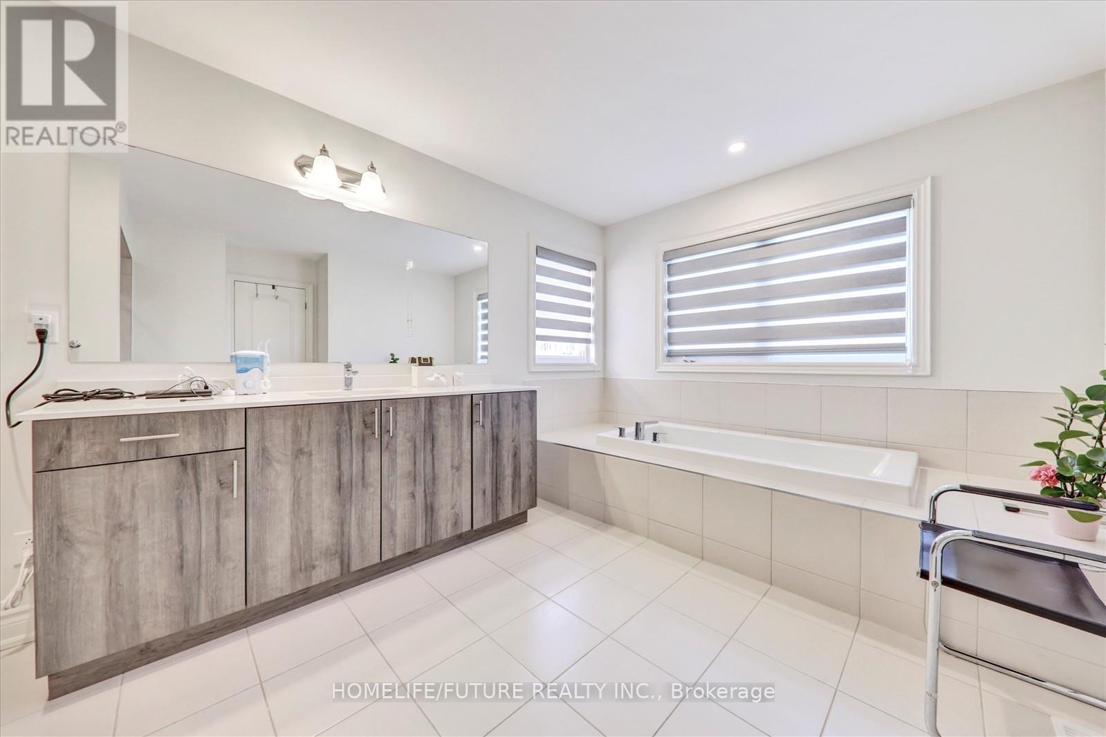 104 Holland Vista Street, East Gwillimbury, Ontario  L9N 0T4 - Photo 37 - N12876044