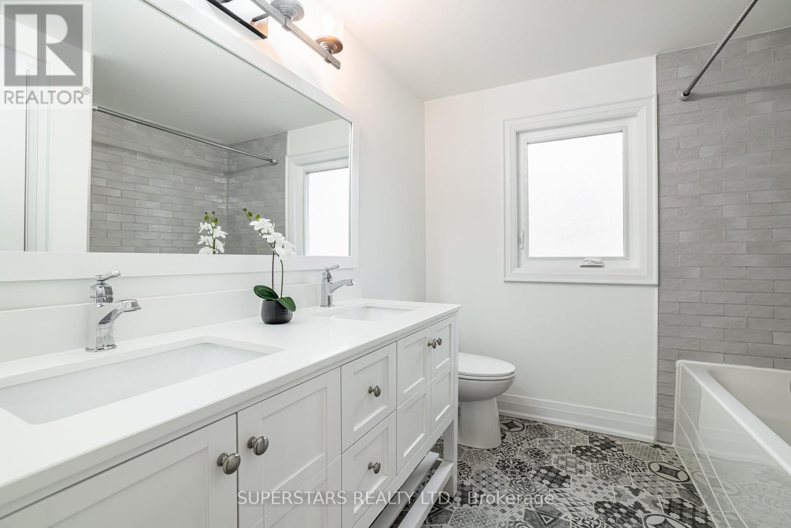 56 Marsh Harbour, Aurora, Ontario  L4G 5Y6 - Photo 36 - N12876058