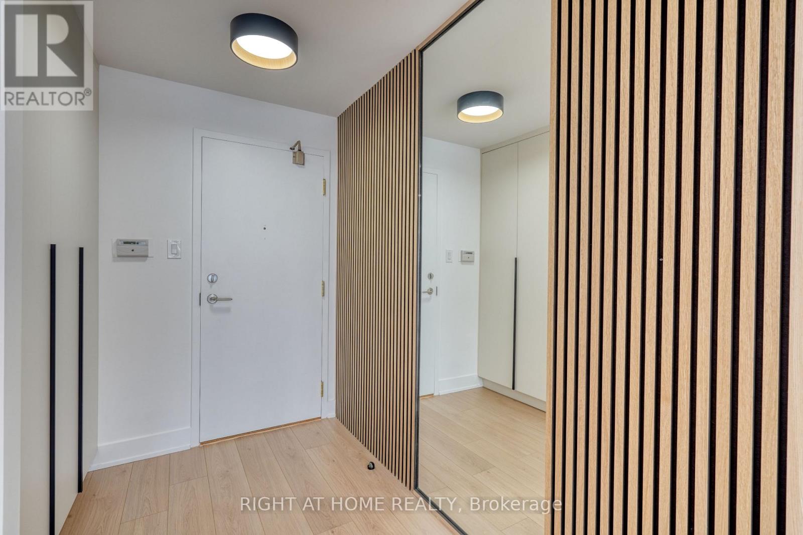 512 - 7460 Bathurst Street, Vaughan (Brownridge), Ontario  L4J 7K9 - Photo 2 - N12876114