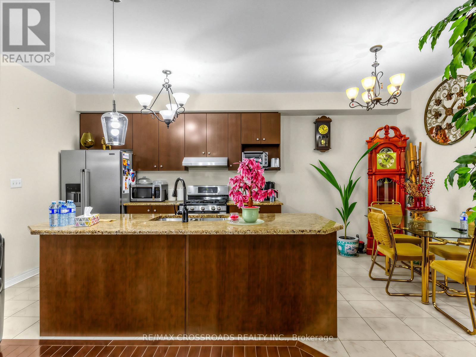 9 Rossmore Drive, Markham, Ontario  L6B 0Z4 - Photo 10 - N12876266