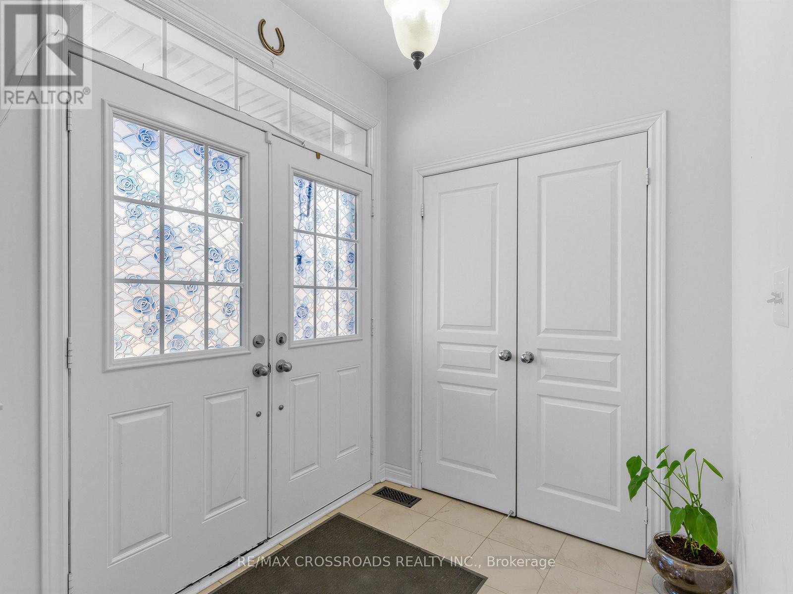 9 Rossmore Drive, Markham, Ontario  L6B 0Z4 - Photo 3 - N12876266