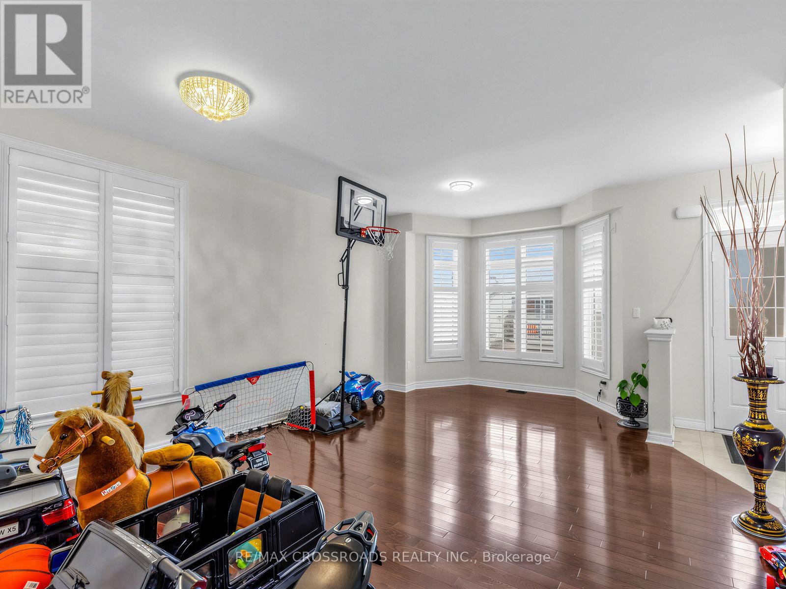 9 Rossmore Drive, Markham, Ontario  L6B 0Z4 - Photo 5 - N12876266