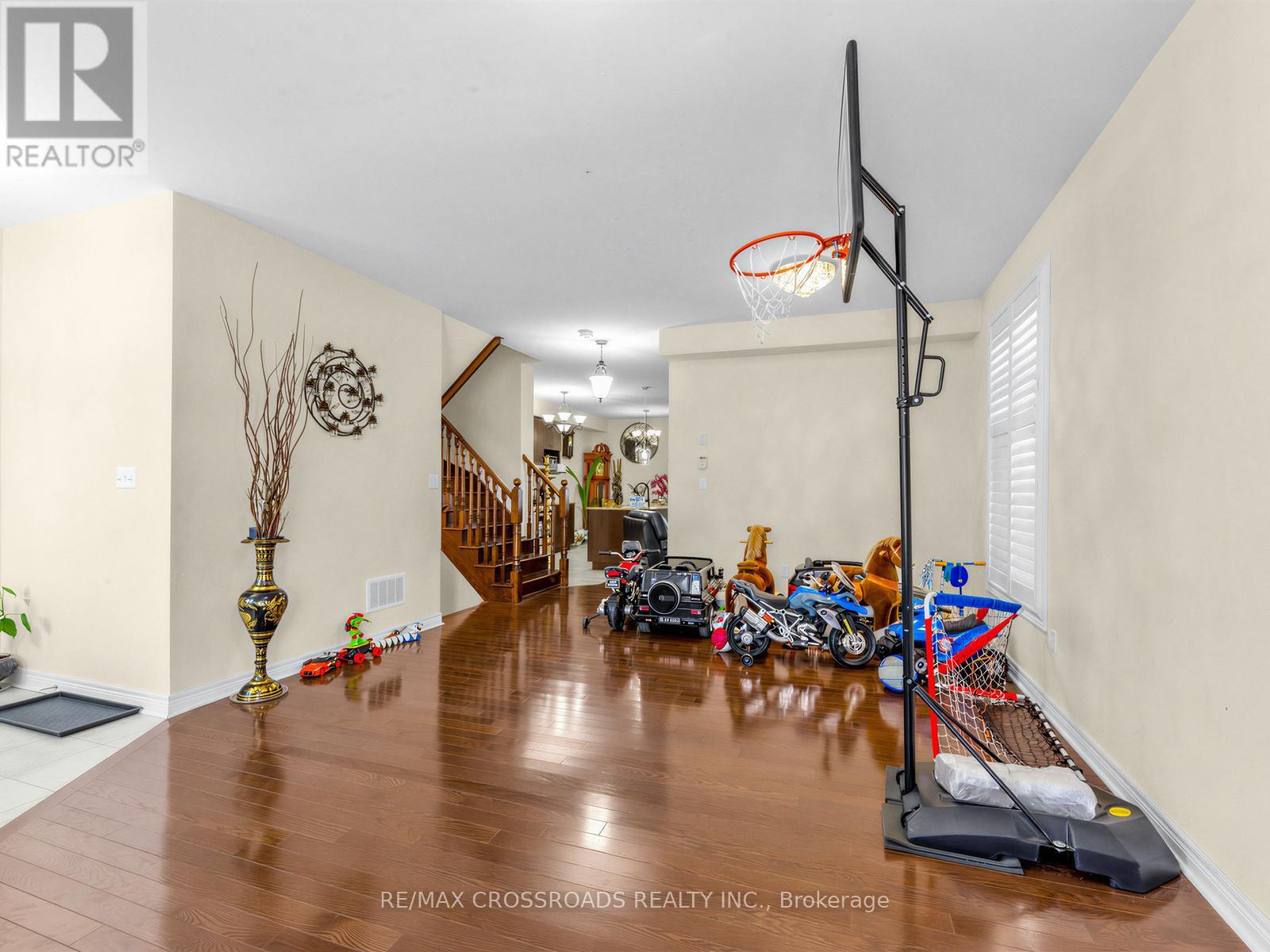 9 Rossmore Drive, Markham, Ontario  L6B 0Z4 - Photo 7 - N12876266