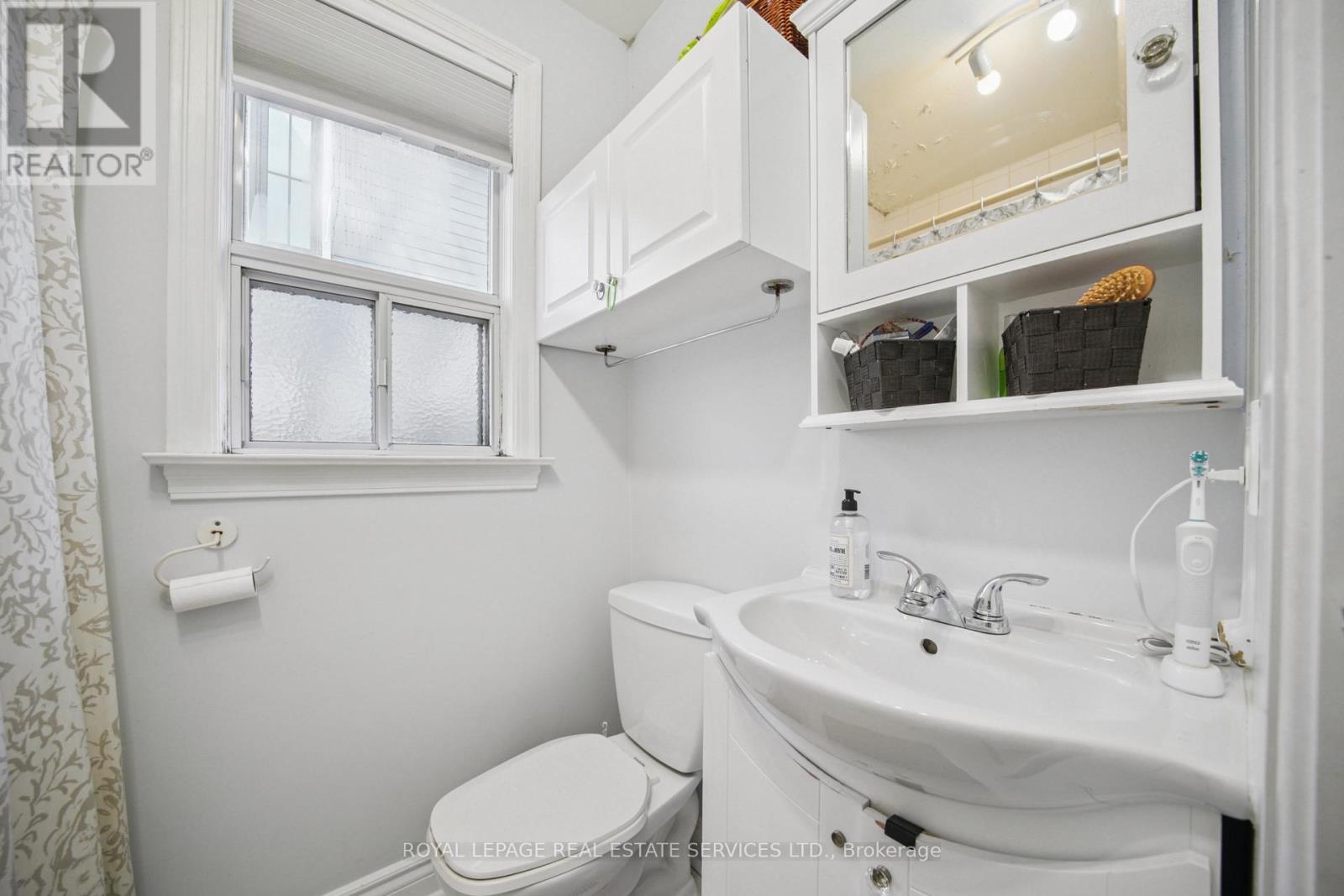 44 Yorkview Drive, Toronto, Ontario  M8Z 2E9 - Photo 11 - W12876010