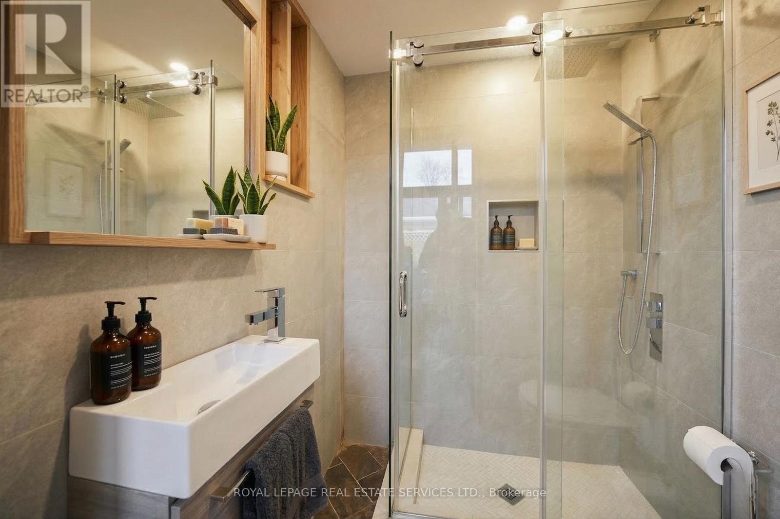 44 Yorkview Drive, Toronto, Ontario  M8Z 2E9 - Photo 19 - W12876010