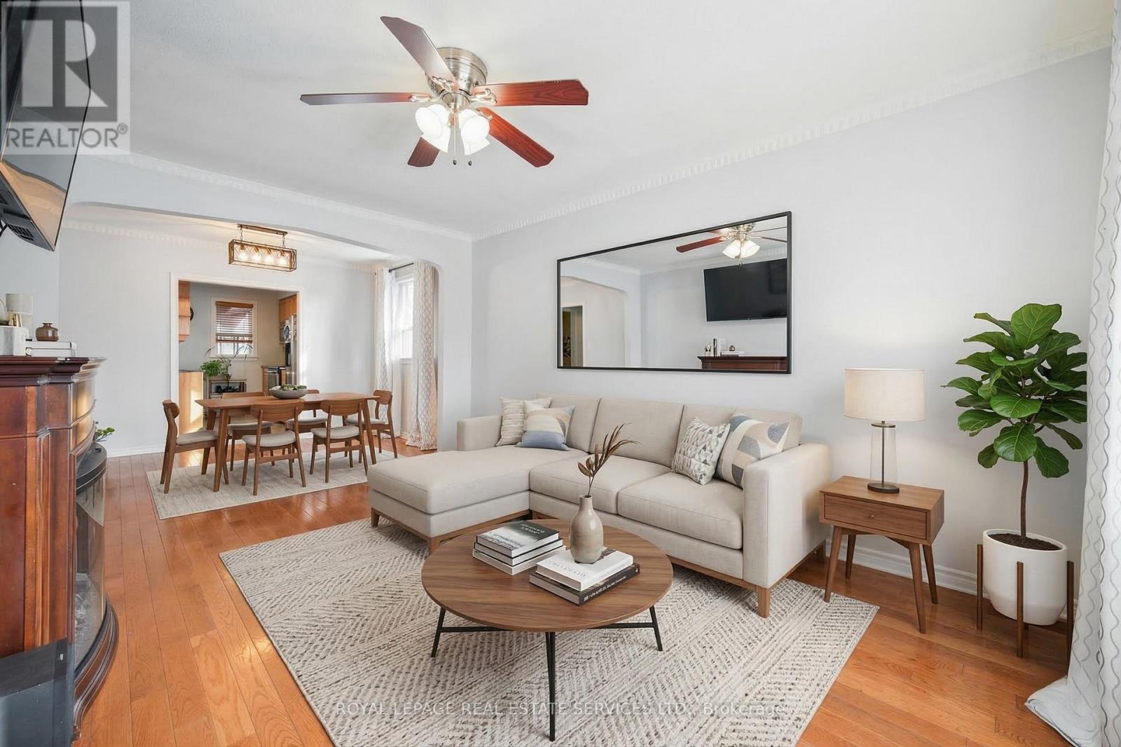 44 Yorkview Drive, Toronto, Ontario  M8Z 2E9 - Photo 4 - W12876010