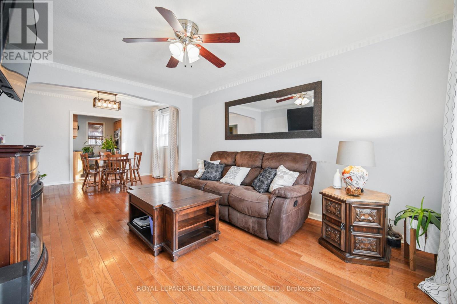 44 Yorkview Drive, Toronto, Ontario  M8Z 2E9 - Photo 5 - W12876010