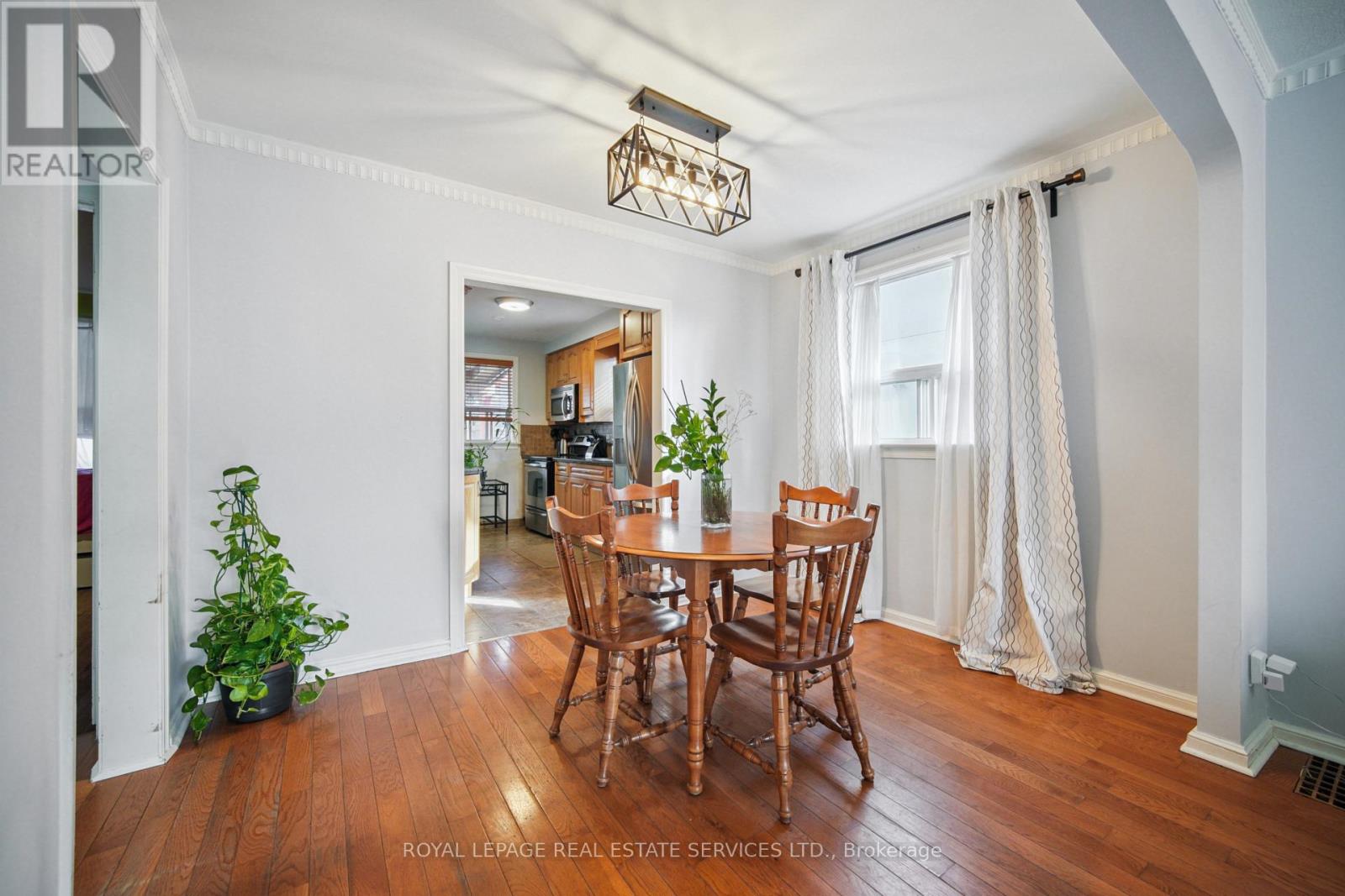 44 Yorkview Drive, Toronto, Ontario  M8Z 2E9 - Photo 6 - W12876010