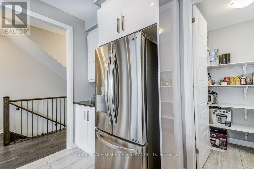 143 Grovewood Common, Oakville, Ontario  L6H 0X5 - Photo 13 - W12876040