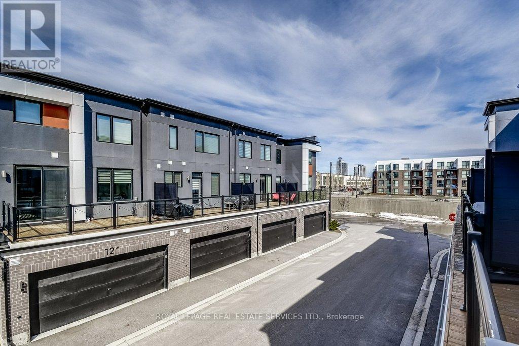 143 Grovewood Common, Oakville, Ontario  L6H 0X5 - Photo 37 - W12876040