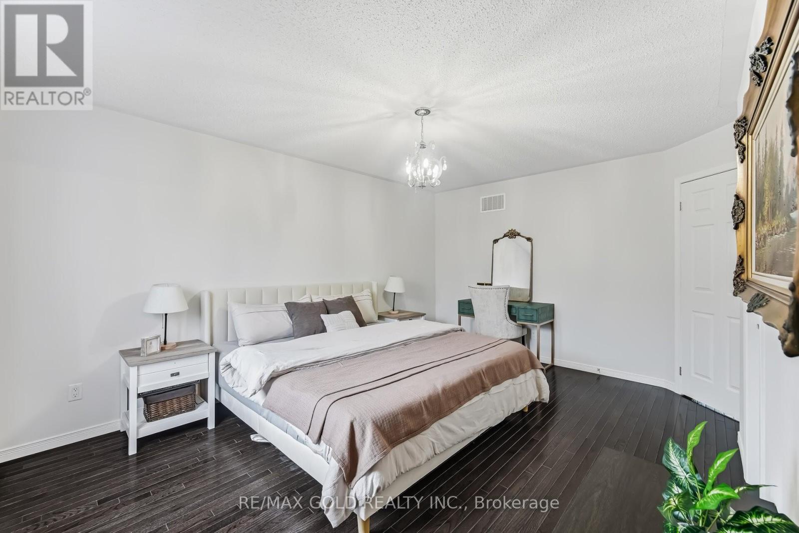 57 Utopia Way, Brampton, Ontario  L6P 4A5 - Photo 8 - W12876080