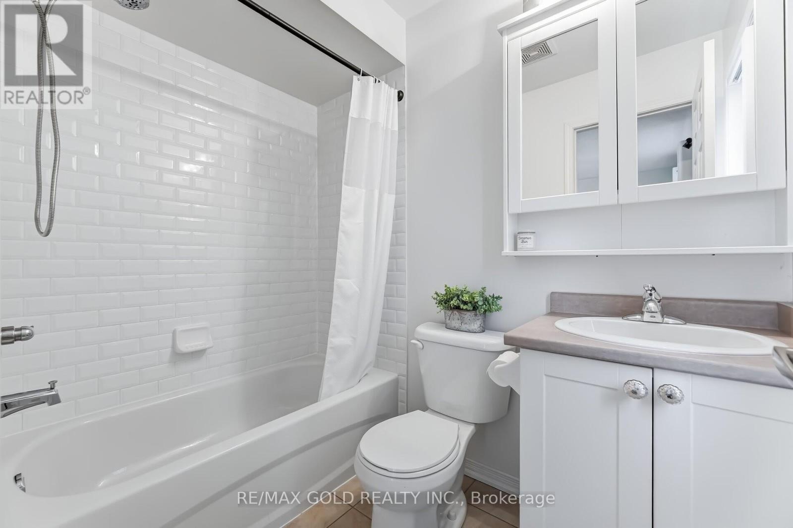 57 Utopia Way, Brampton, Ontario  L6P 4A5 - Photo 9 - W12876080