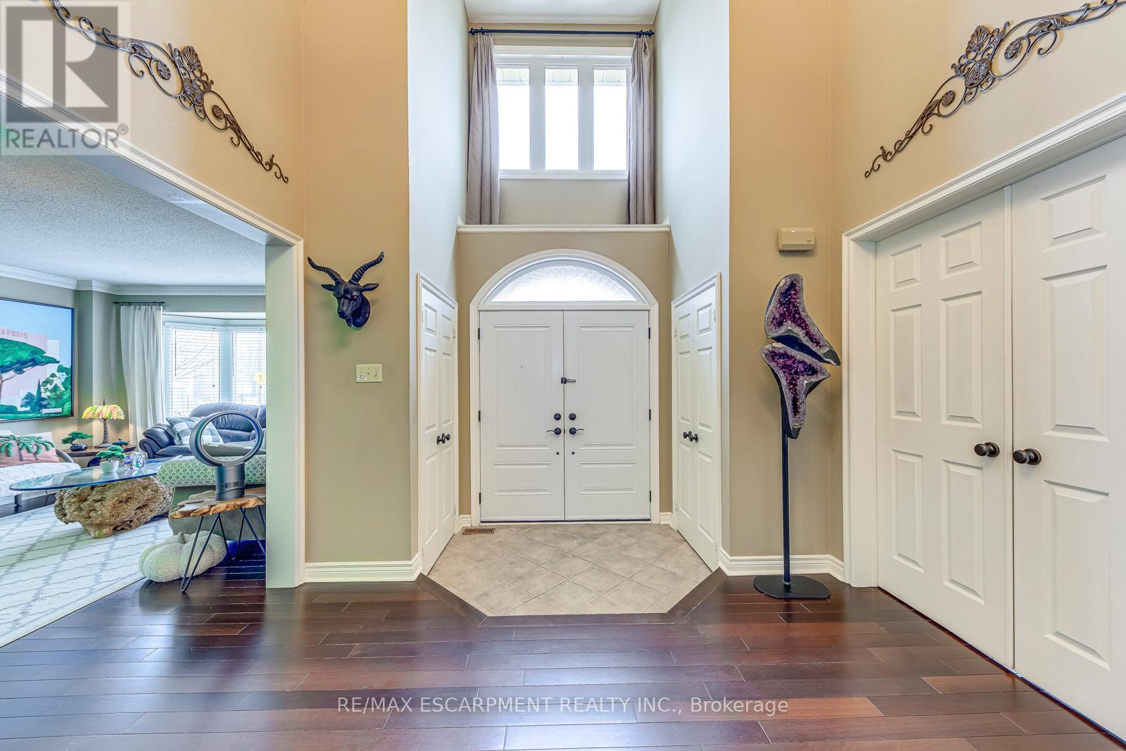 4220 Millcroft Park Drive, Burlington, Ontario  L7M 3V5 - Photo 5 - W12876130