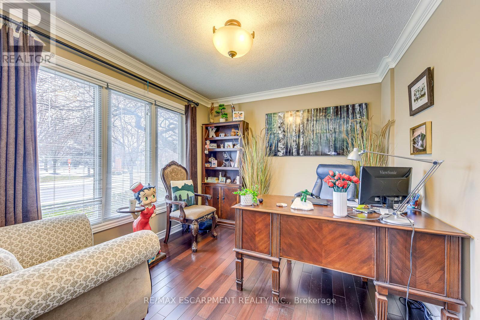 4220 Millcroft Park Drive, Burlington, Ontario  L7M 3V5 - Photo 7 - W12876130