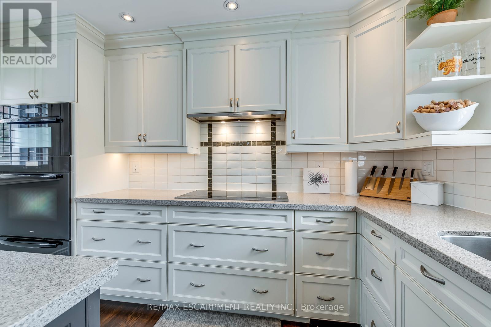 48 Forsythe Street, Oakville, Ontario  L6K 3J7 - Photo 12 - W12876132