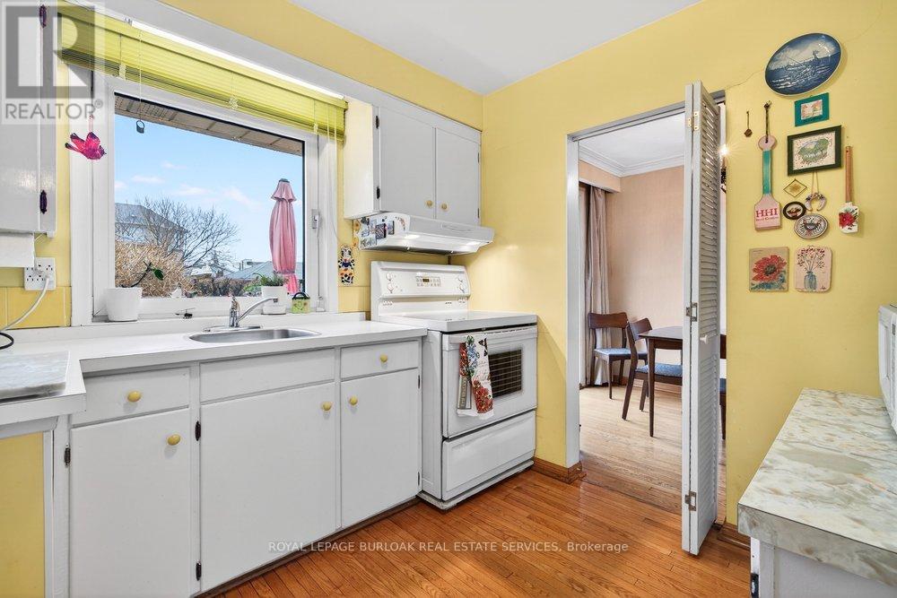 387 Walton Street, Oakville, Ontario  L6K 1R7 - Photo 16 - W12876142