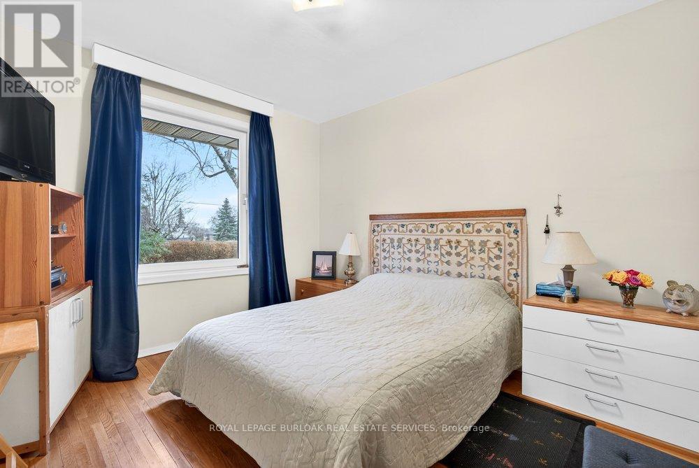 387 Walton Street, Oakville, Ontario  L6K 1R7 - Photo 19 - W12876142