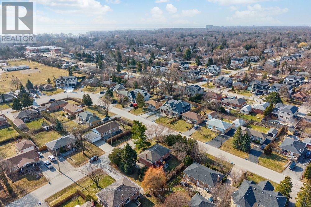 387 Walton Street, Oakville, Ontario  L6K 1R7 - Photo 45 - W12876142