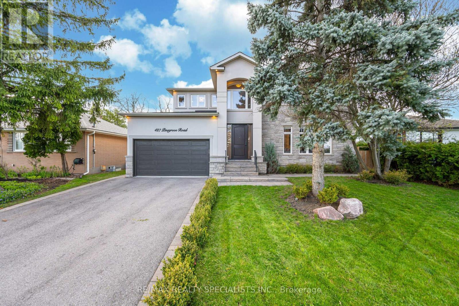 427 Pinegrove Road, Oakville, Ontario  L6K 2B6 - Photo 2 - W12876160