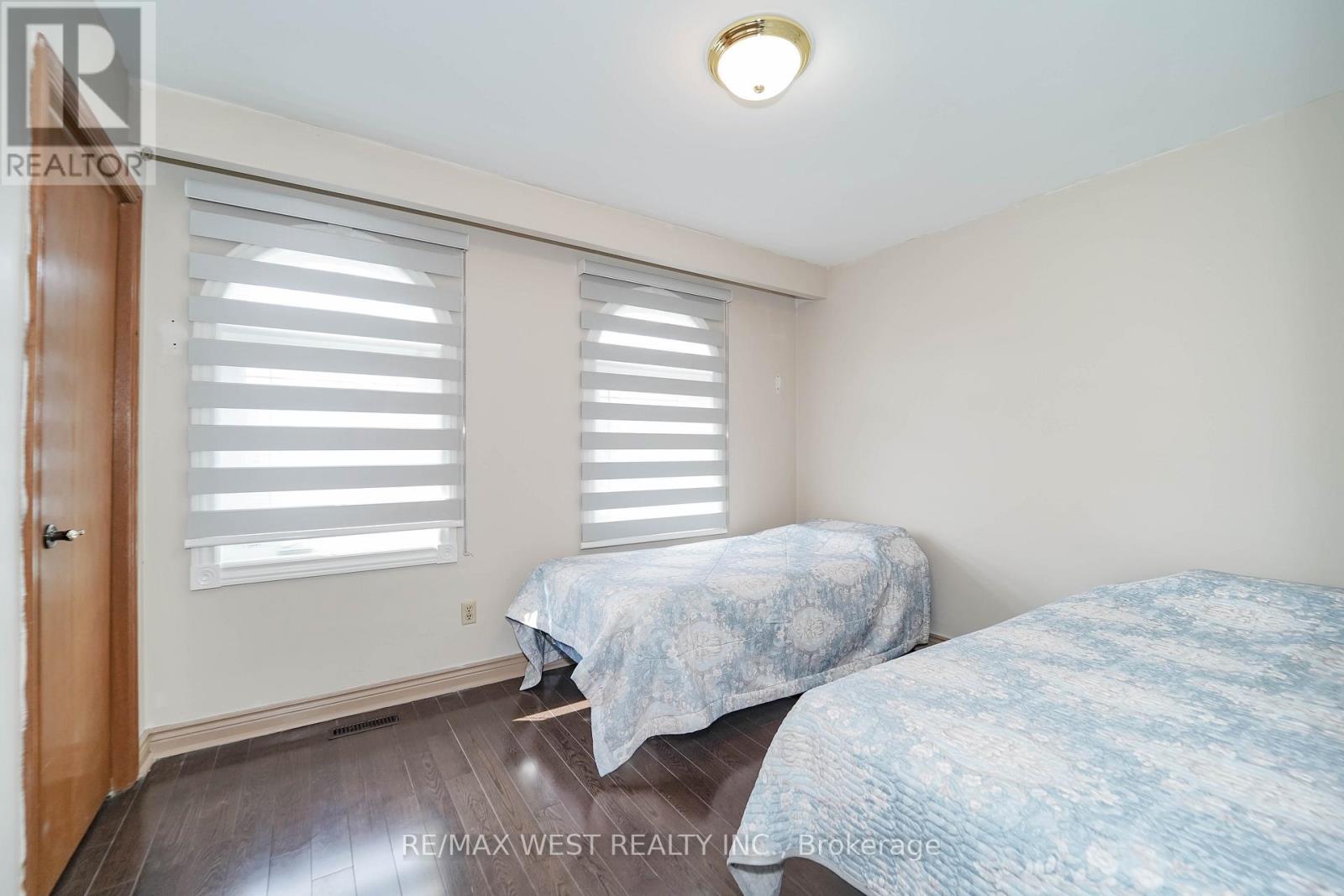 31 Canterbury Crescent, Toronto, Ontario  M9A 5A4 - Photo 10 - W12876164