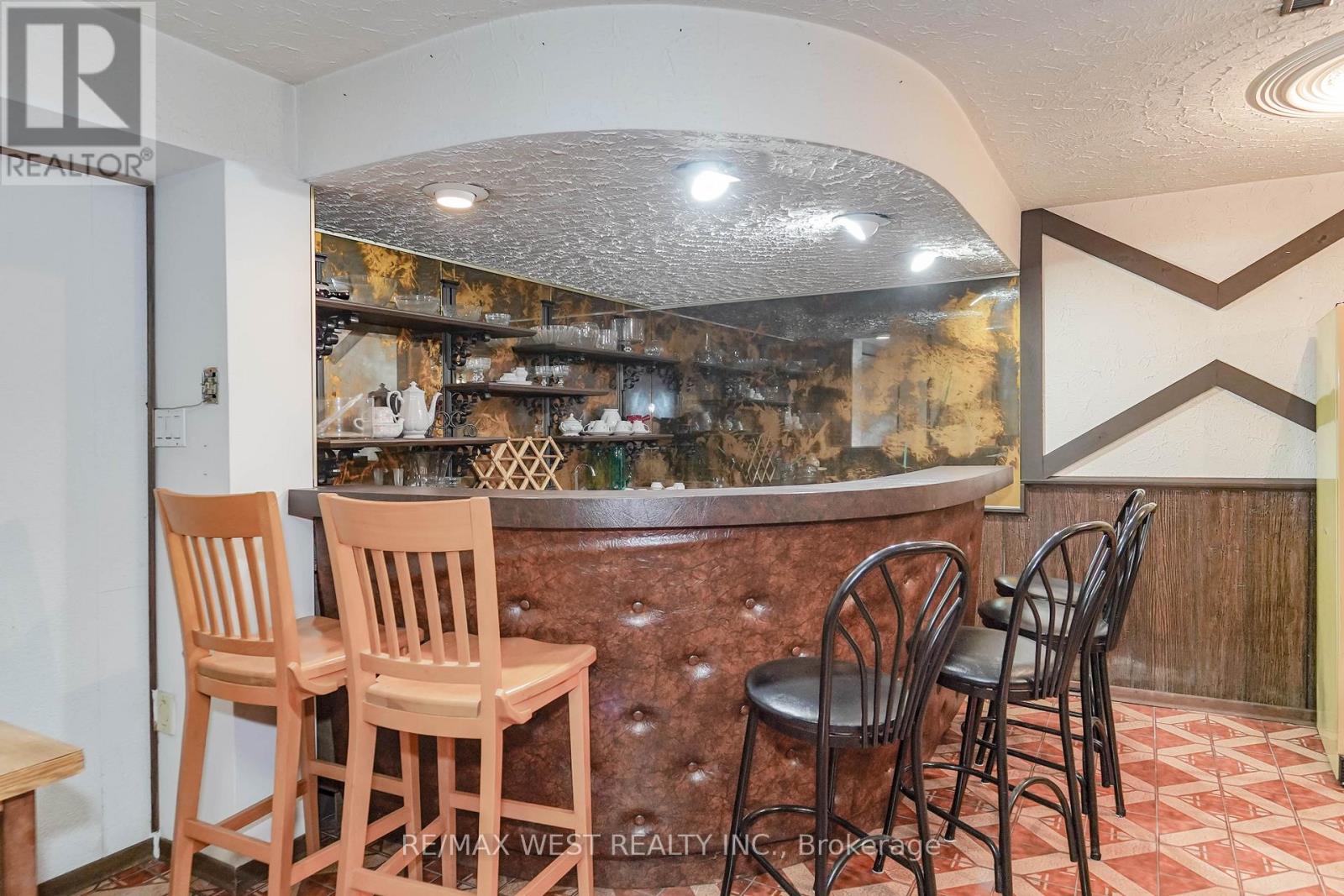 31 Canterbury Crescent, Toronto, Ontario  M9A 5A4 - Photo 17 - W12876164