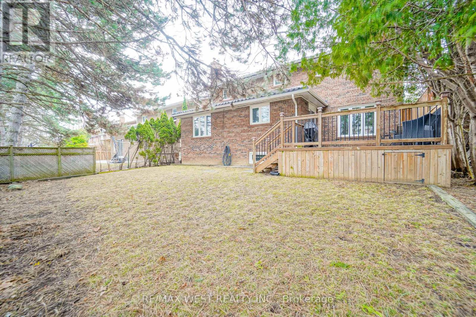 31 Canterbury Crescent, Toronto, Ontario  M9A 5A4 - Photo 20 - W12876164