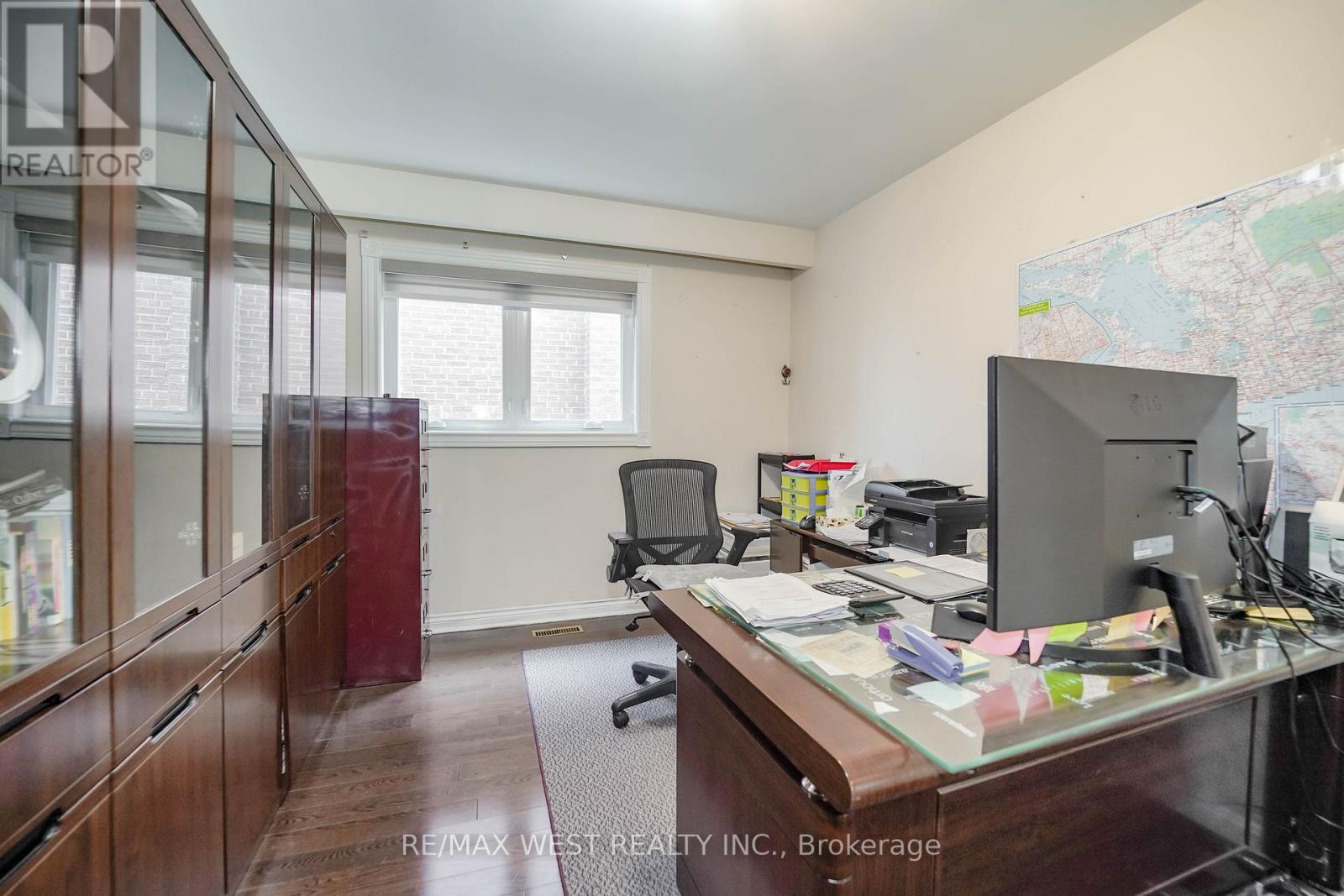 31 Canterbury Crescent, Toronto, Ontario  M9A 5A4 - Photo 9 - W12876164