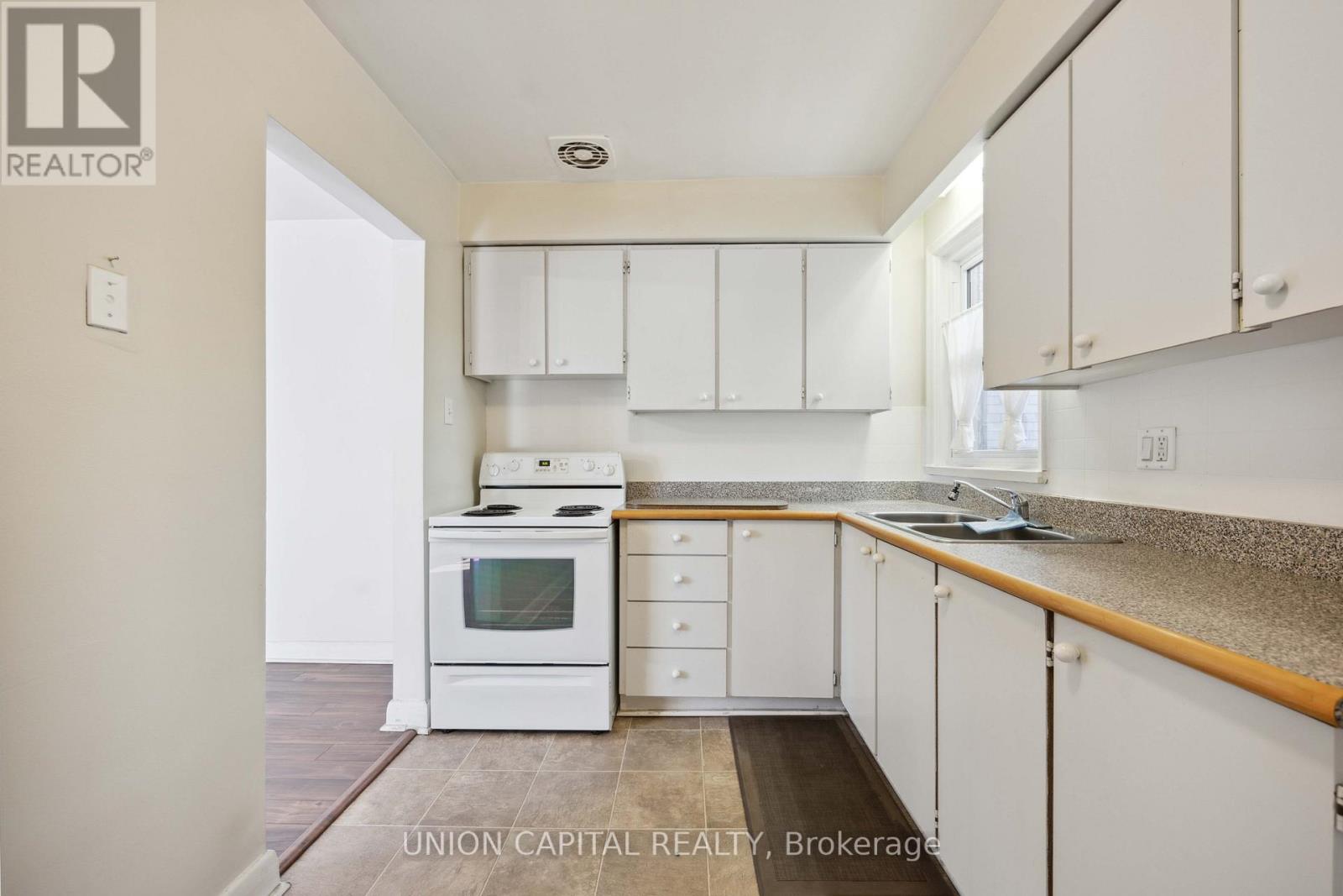 Upper - 515 Marlee Avenue, Toronto, Ontario  M6B 3J3 - Photo 10 - W12876174