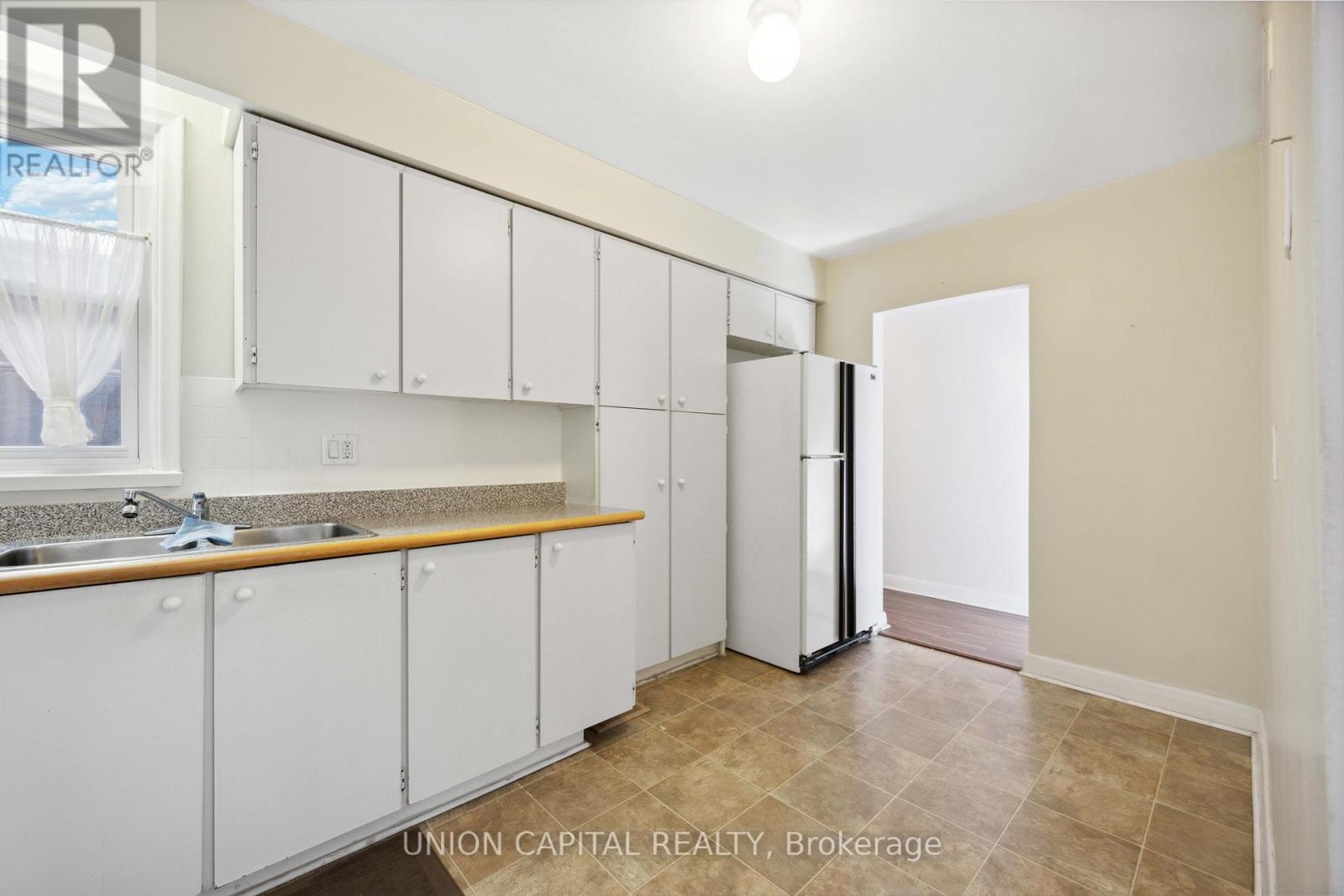 Upper - 515 Marlee Avenue, Toronto, Ontario  M6B 3J3 - Photo 12 - W12876174