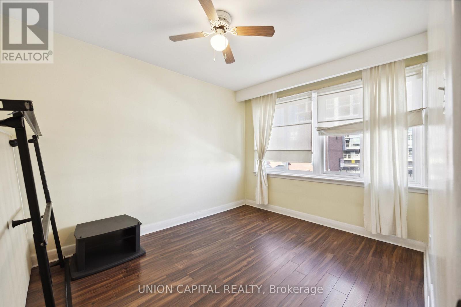 Upper - 515 Marlee Avenue, Toronto, Ontario  M6B 3J3 - Photo 19 - W12876174