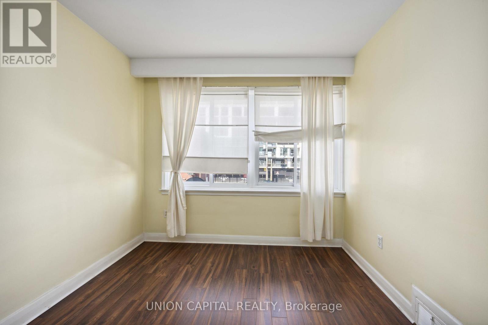 Upper - 515 Marlee Avenue, Toronto, Ontario  M6B 3J3 - Photo 23 - W12876174