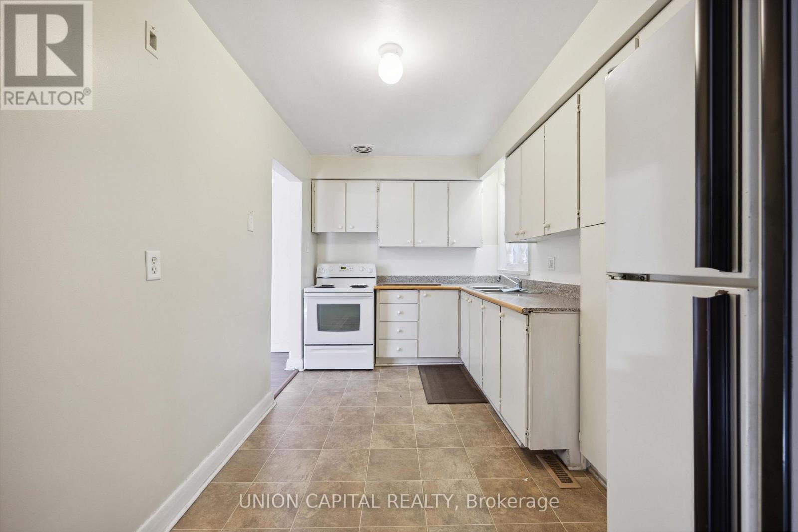 Upper - 515 Marlee Avenue, Toronto, Ontario  M6B 3J3 - Photo 8 - W12876174